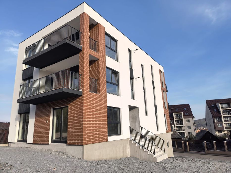 Apartament nou cu grădină de 200 mp  3 Camere  Str Subcetate  60