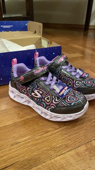 Детски чисто нови маратонки Scechera