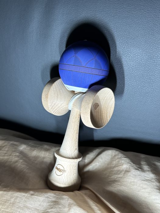 Vand Kendama Sweets Christian Fraser GEM Sapphire  grip Antiskid