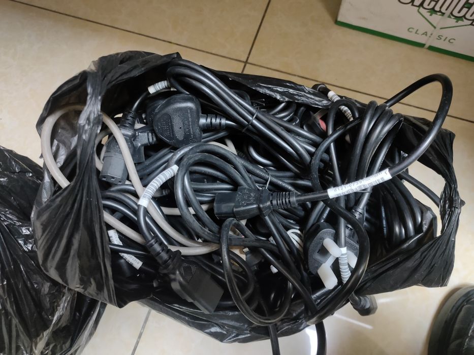 Xarxil turdagi simlar printer simlari va aytida ishlatiladigan kabelar