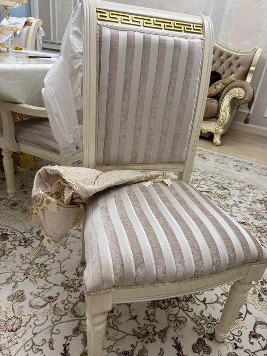 Продаётся комплект для столовой/гостино