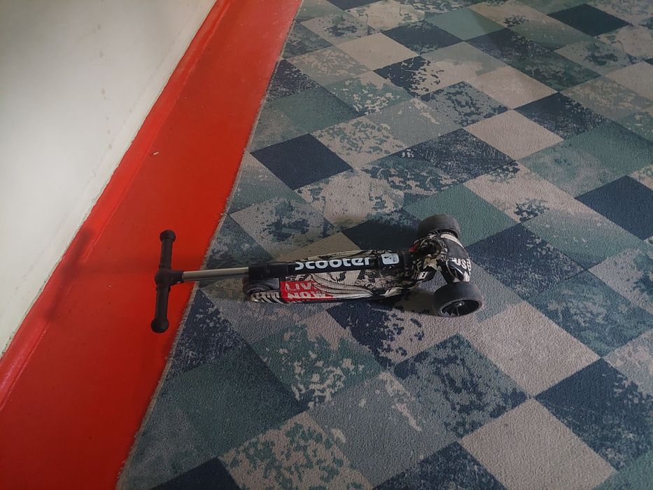 Велосипед, машина  и самокат