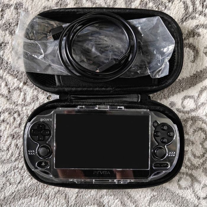PS Vita 1000 OLED + SD2Vita 256GB + HENkaku + кейс (поддержка игр PSP)