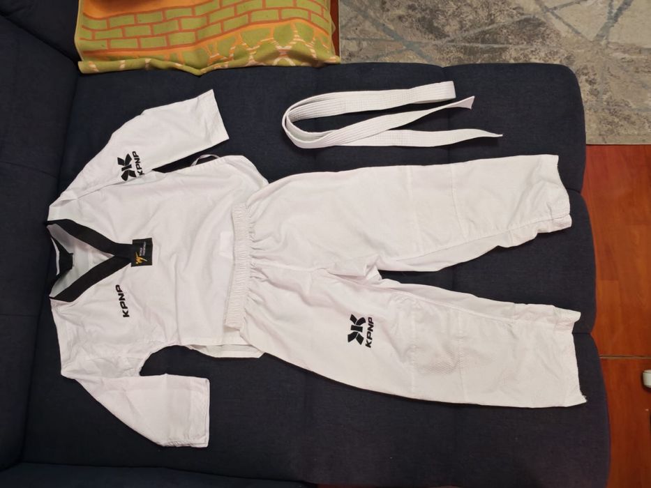 Продам комплект экипировки для тхэквондо