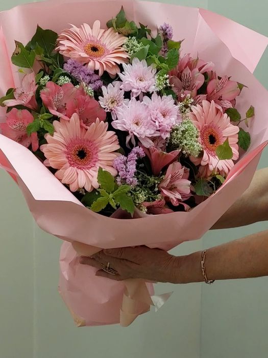 Цветхы б/у очень красивые .