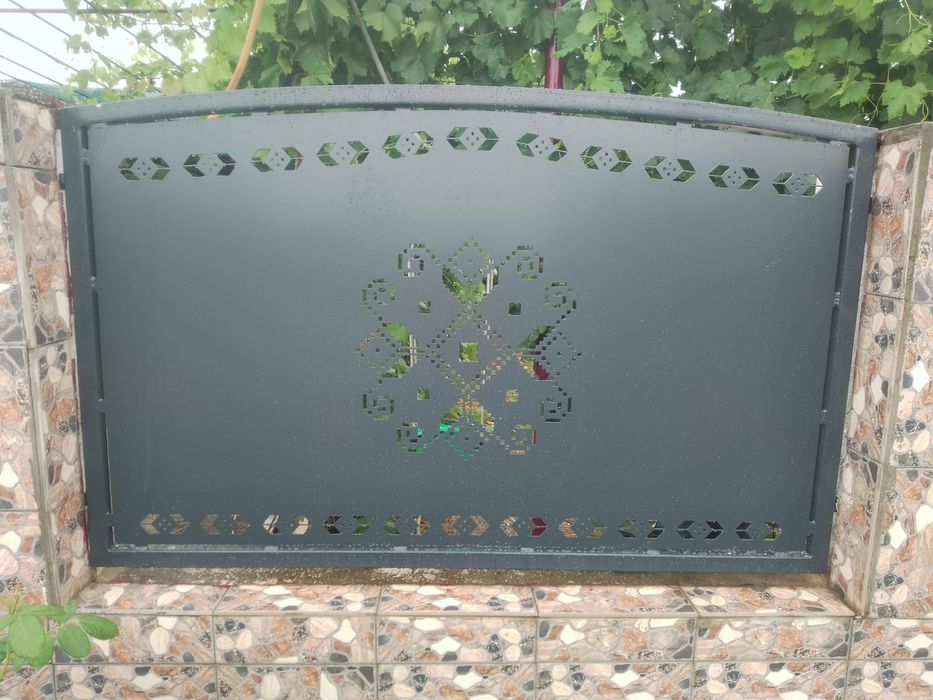 Vopsitorie in camp electrostaic-confecții metalice -garduri traforate,