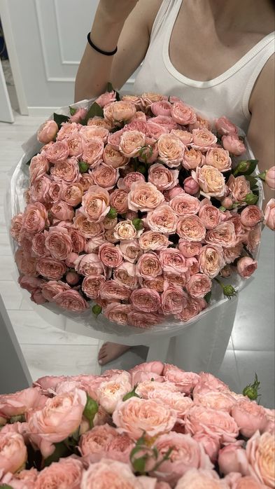 Пионовидные кустовые розы