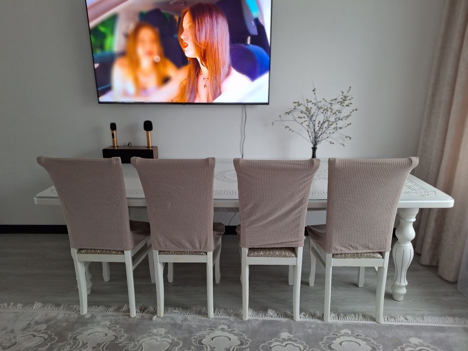 Продам стол в гостиную