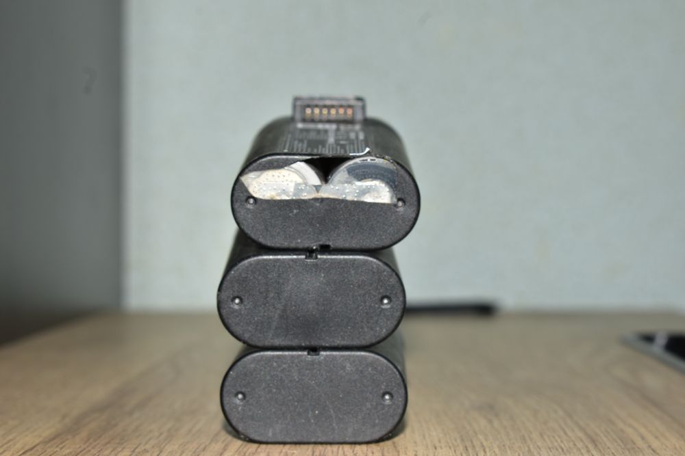 Vând baterii dronă și alte accesorii + drona pentru piese