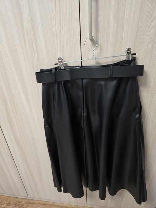 Юбка кожаная с карманами