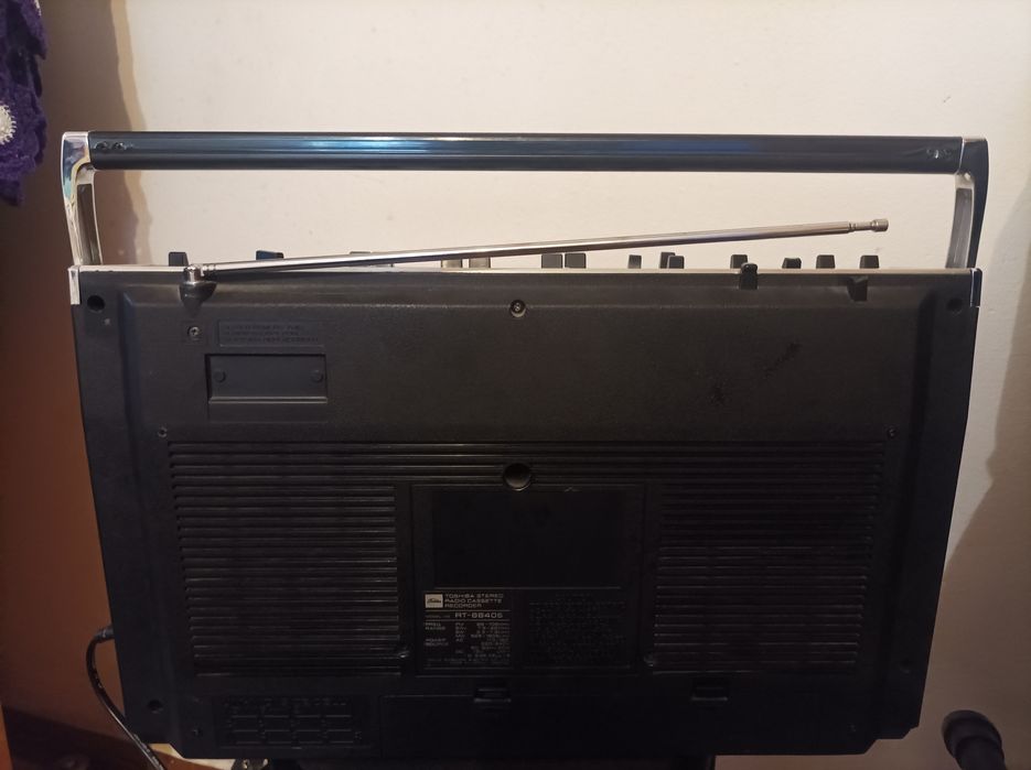 Vând radio casetofon Toshiba rt 8840 s