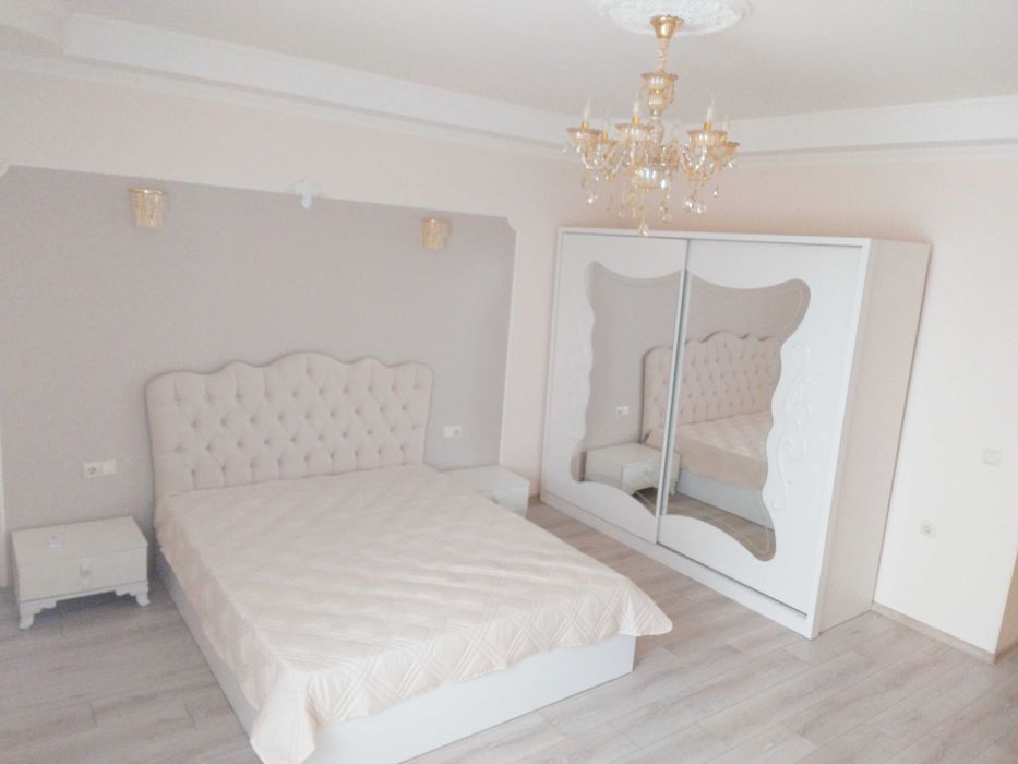 Дава се под наем Многостаен апартамент в Варна, Възраждане 3 - 300 кв.м за 1500 € - Снимка #6