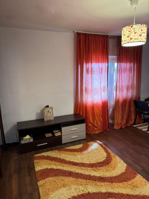 Inchiriez apartament Targu Jiu