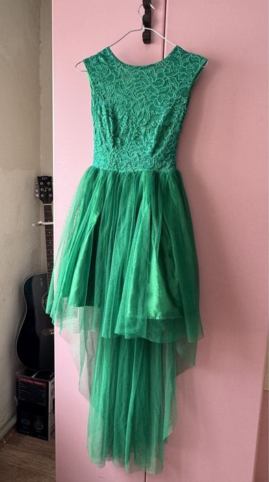 продам платья на девочку