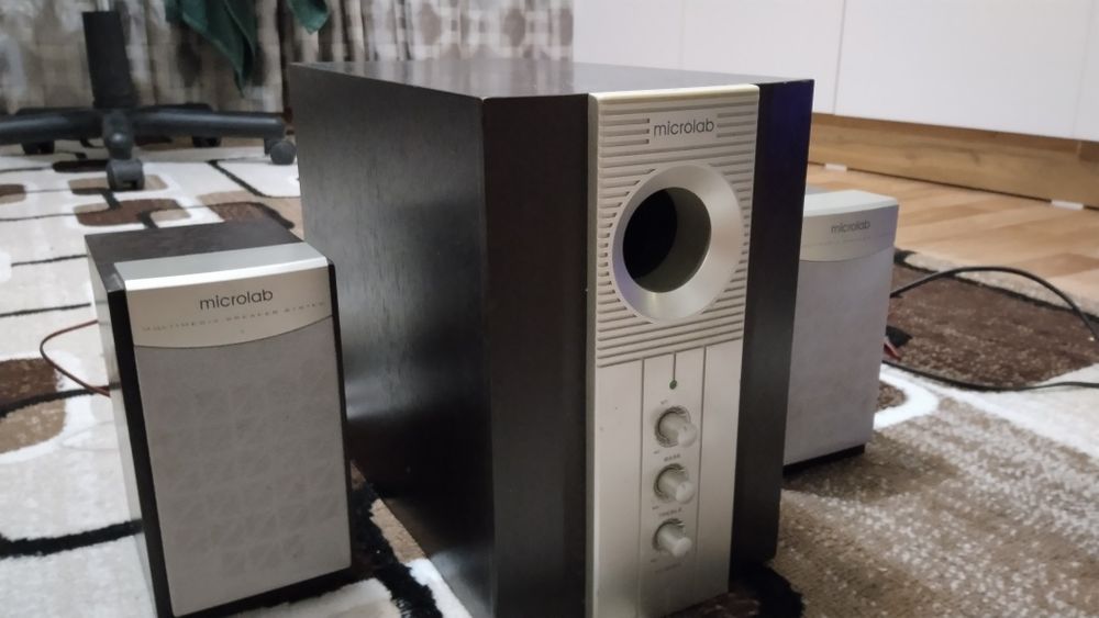 Продам колонки Microlab