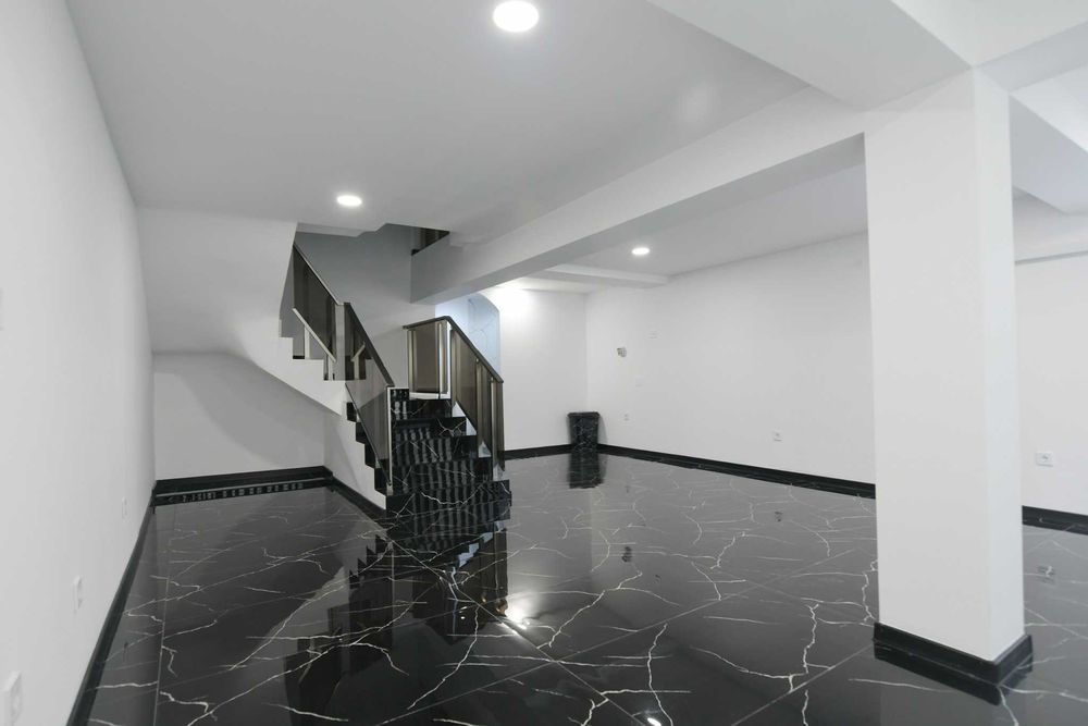 Продава се Магазин в Казанлък - 90 кв.м за 2556 €/кв.м - Снимка #2