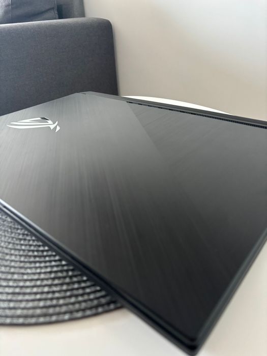 ASUS ROG Strix G731GT – i7-9750H / 8GB RAM / SSD 256GB + HDD 512GB / 17,3”