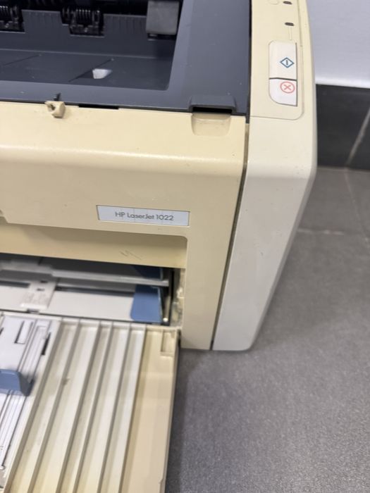 Продам принтер HP LaserJet 1022