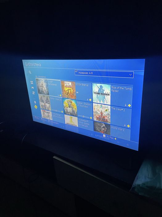 Продам PlayStation 4