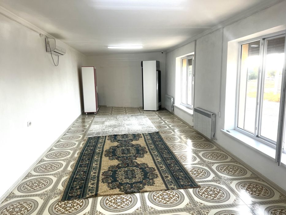 Участок со зданием