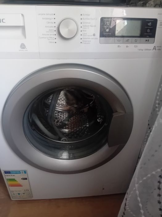 Vând mașină de spălat Artic 1200 de rotiati 8kg.si Cuptor cu Microunde Samsung