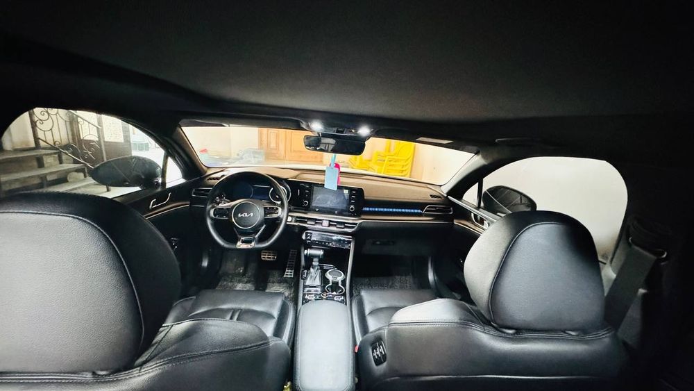 2022 yil Kia K5 GT line 
16.000 ming yurigan
Benzinda 
4 ta kumxo balo