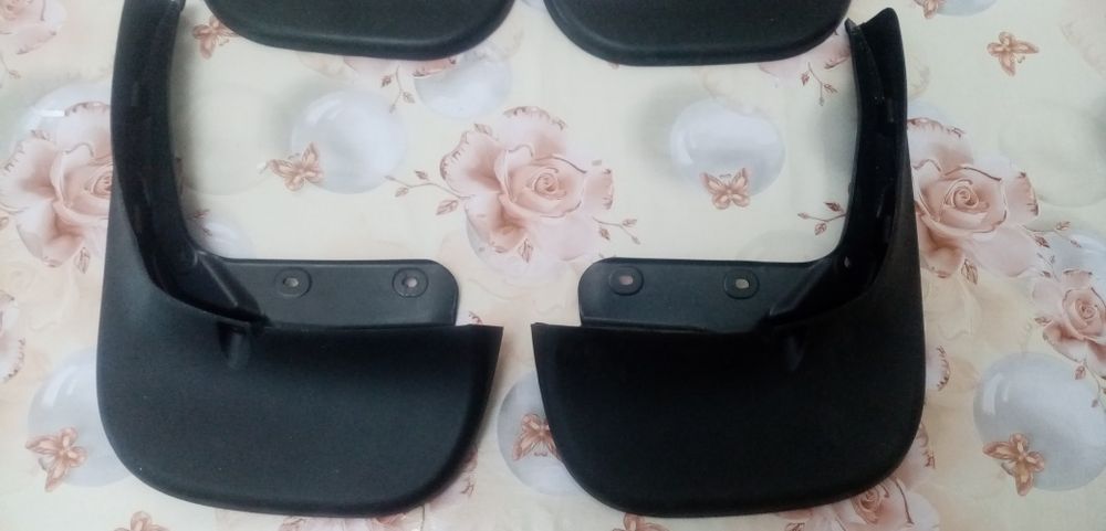 Продаётся брызговики от  фолусвагена caddy