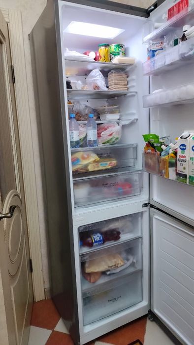 Холодильник LG .
