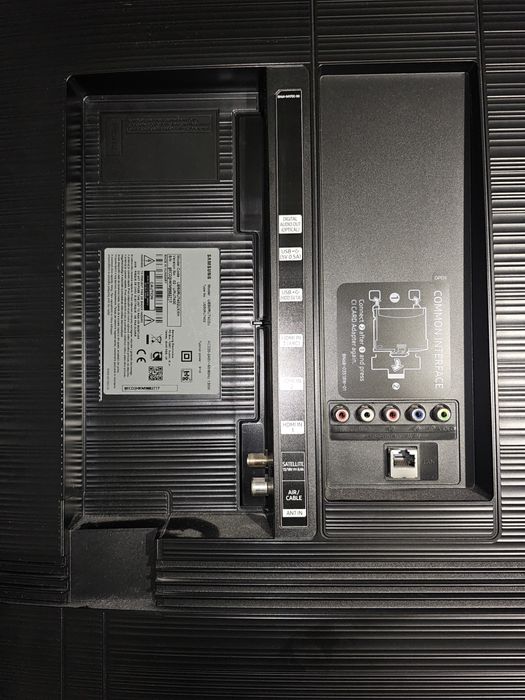 Продавам телевизор Samsung 50" модел UE50RU7402U