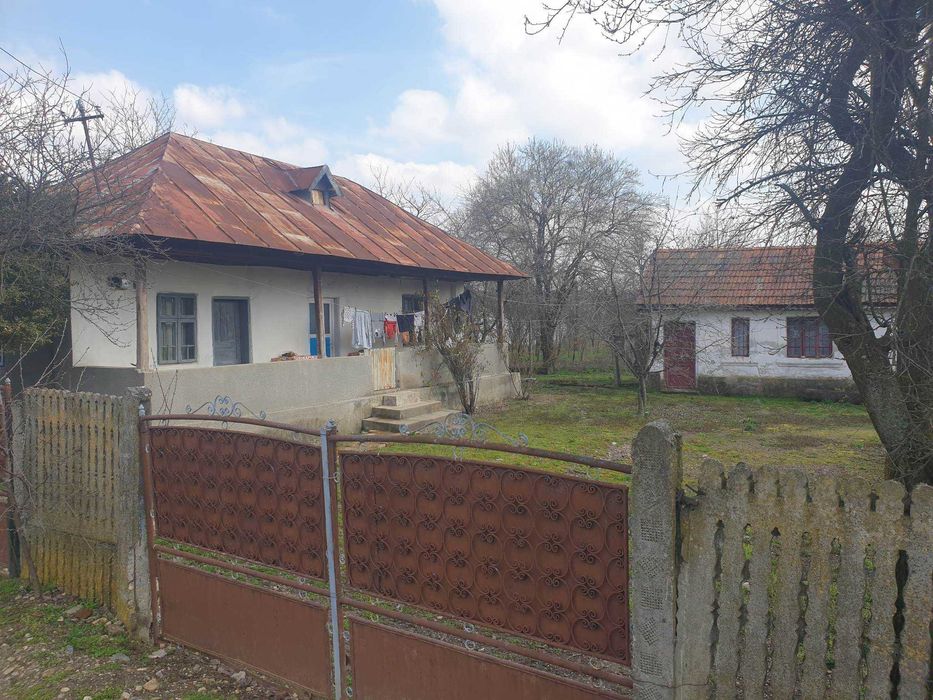 vând teren intravilan