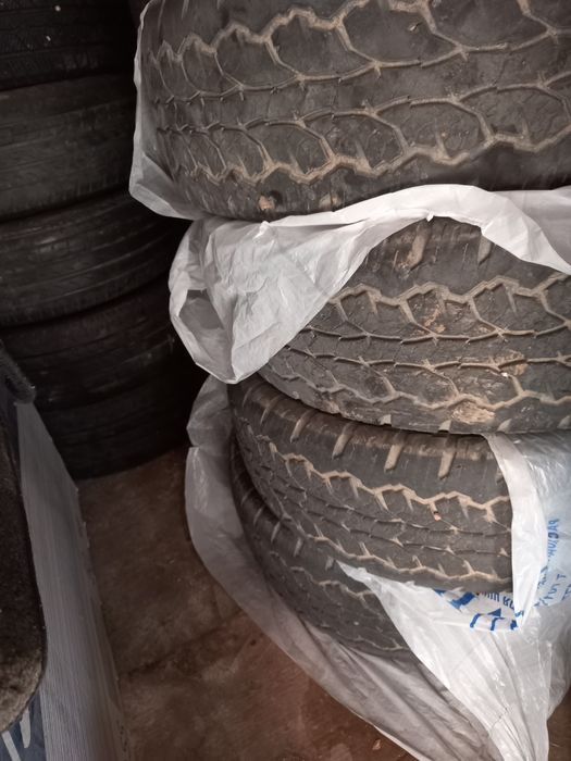 Продам комплект резину