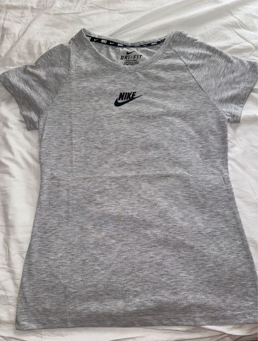 Nike дамски тениски