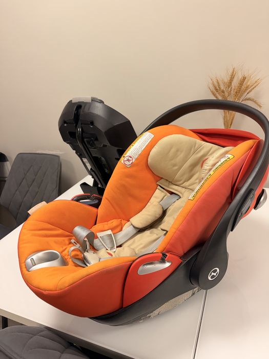 Продам автокресло с базой Cybex Cloud Q 0+