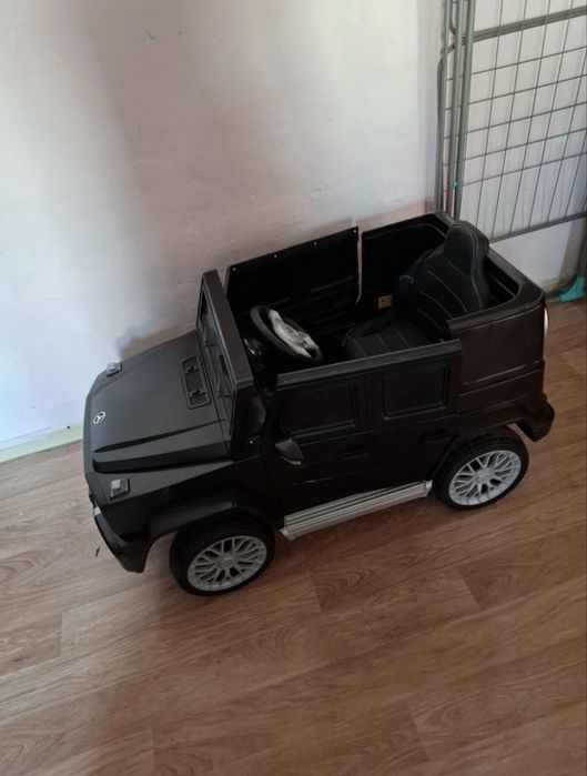 Детская машина автомобиль мерседес