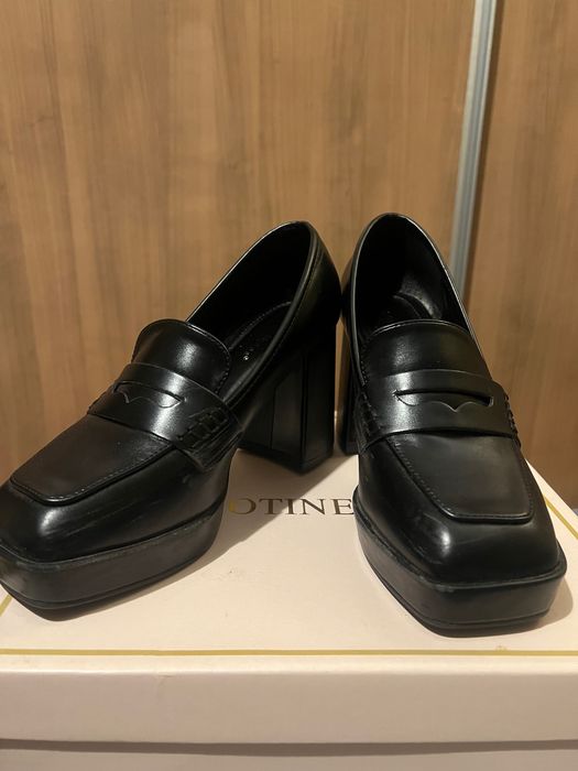 Обувки на висок ток