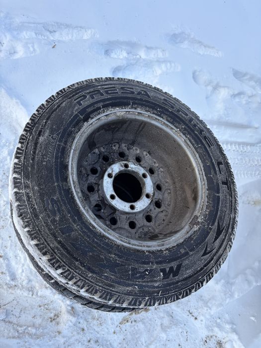 Продам комплект шин зима шип