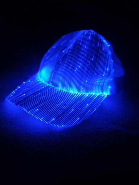 Светеща шапка с Led осветление USB