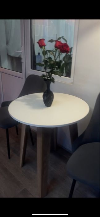 стол круглый в отличном состоянии