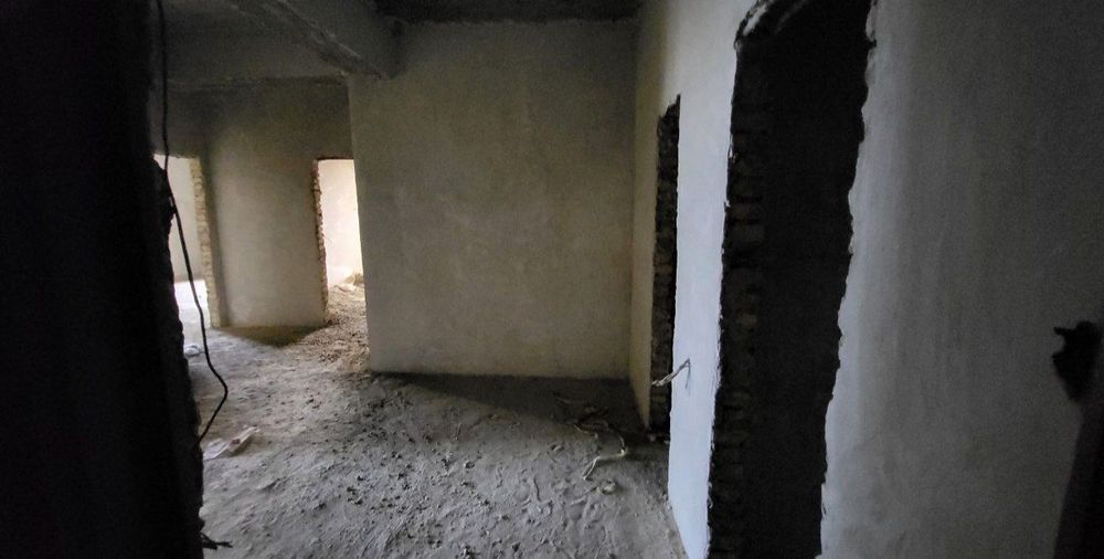 Buxoro stadion tomonda 2 xonalik korobka sotiladi