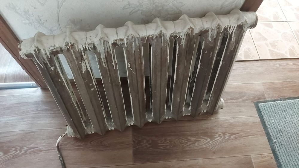 Продам б/у чугунную батарею