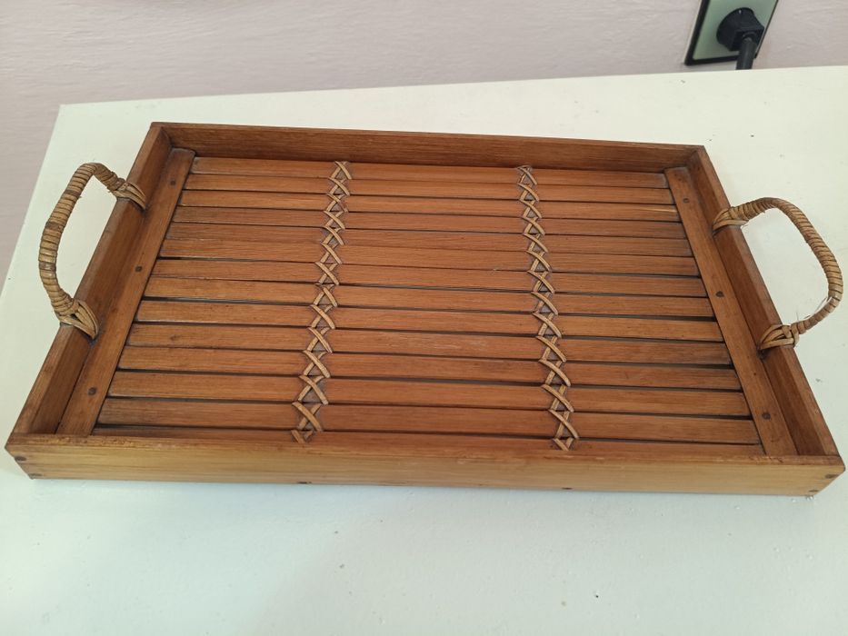 Дървен поднос за закуска