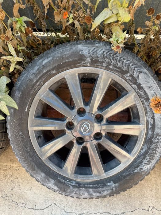 Продам комплект дисков с шинами