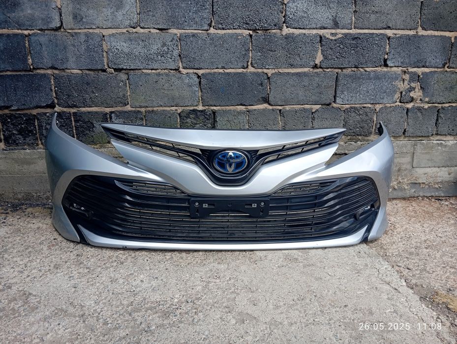 Передний бампер Toyota Camry 70