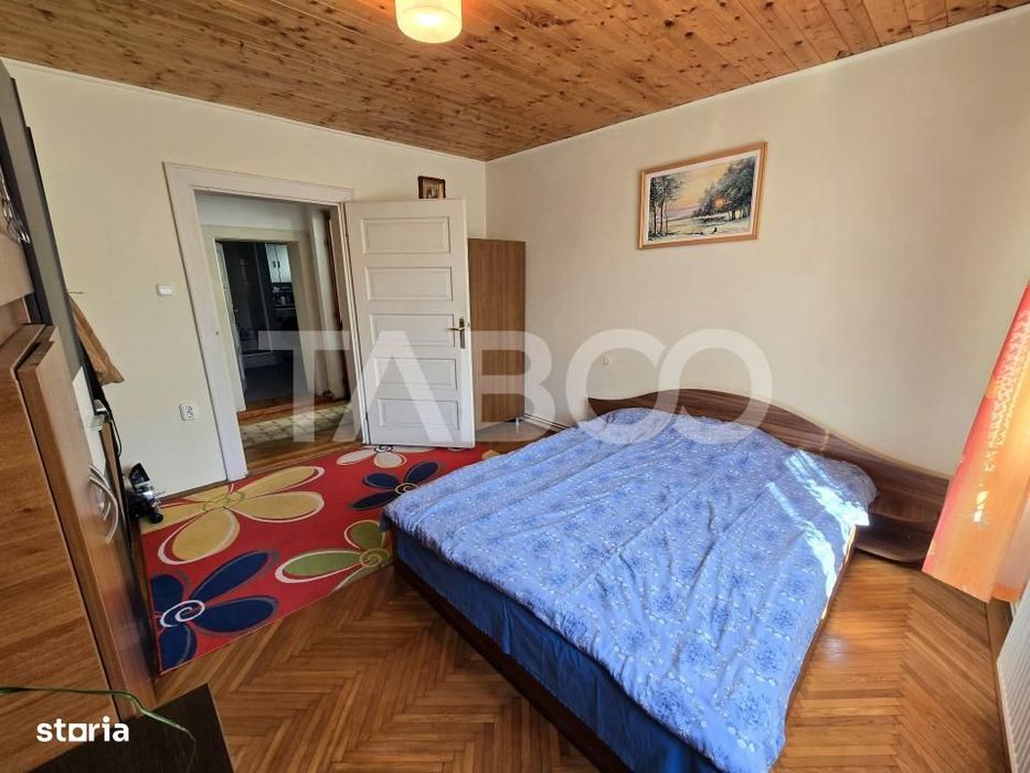 Casa spatioasa de vanzare teren 432 mp zona linistita - Lupeni Sibiu