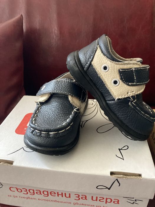 Детски маратонки и обувки.