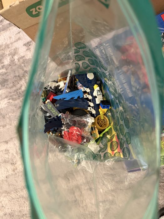 Parti Lego, Minifigurine, instructiuni si seturi originale