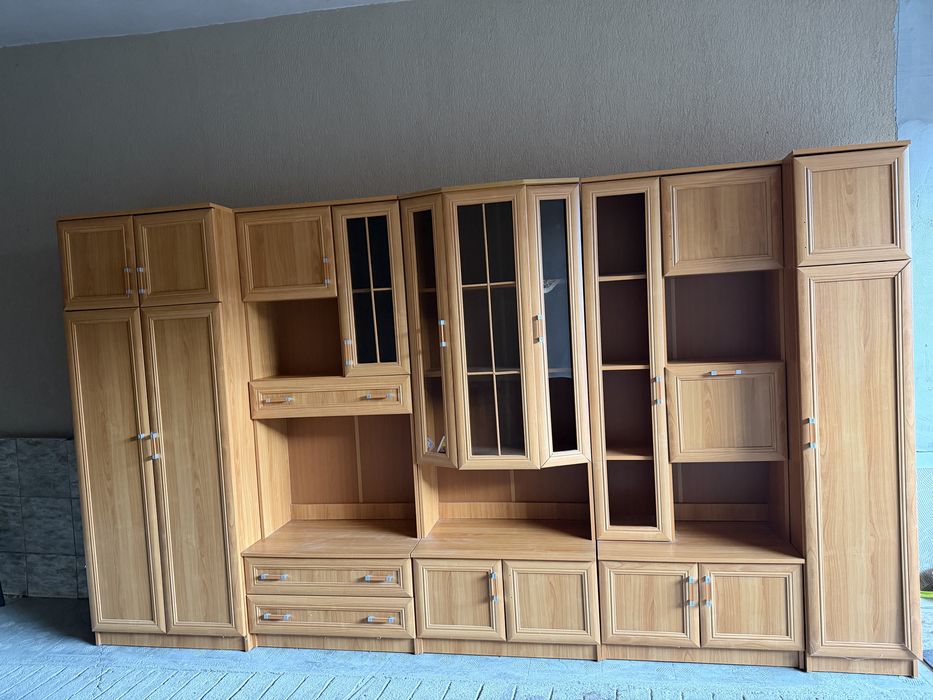 Mobilier cu vitrina - stare buna