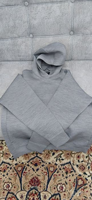 Продам худи Uniqlo