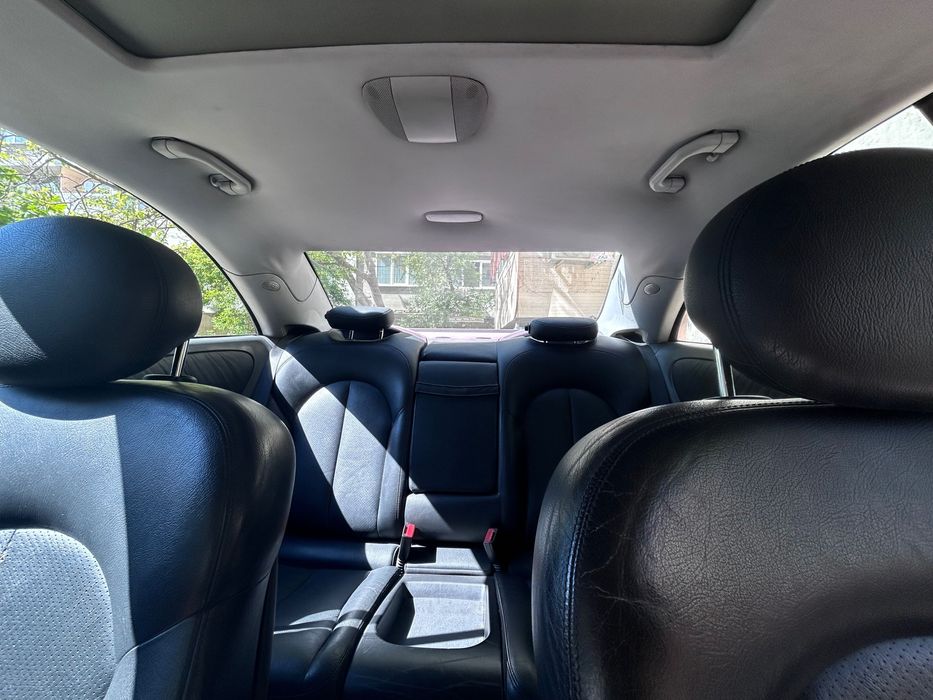 Продавам автомобил модел Mercedes Clk 240
