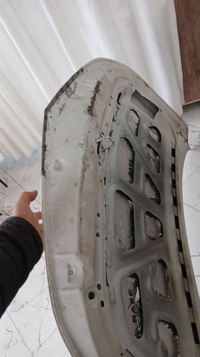 Malibu primer kapot holati alo ozgina petno tushadigan yeri bor